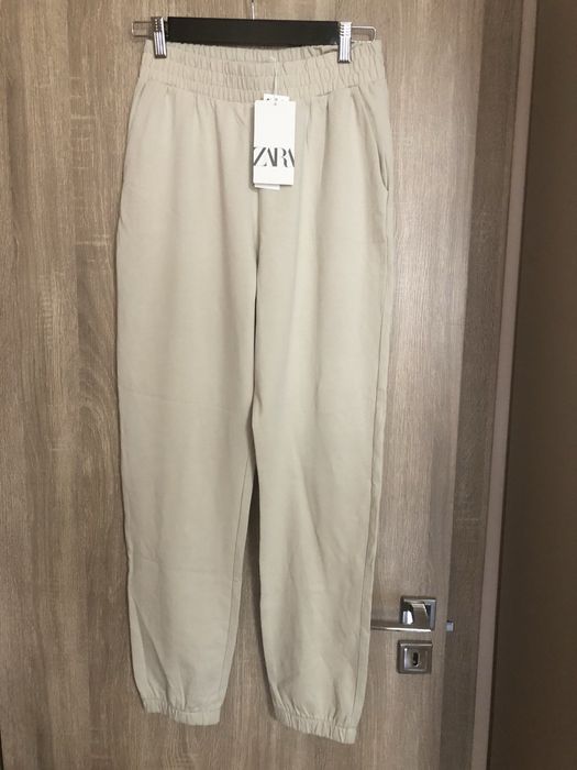 Нови с етикет спортни долнища ZARA