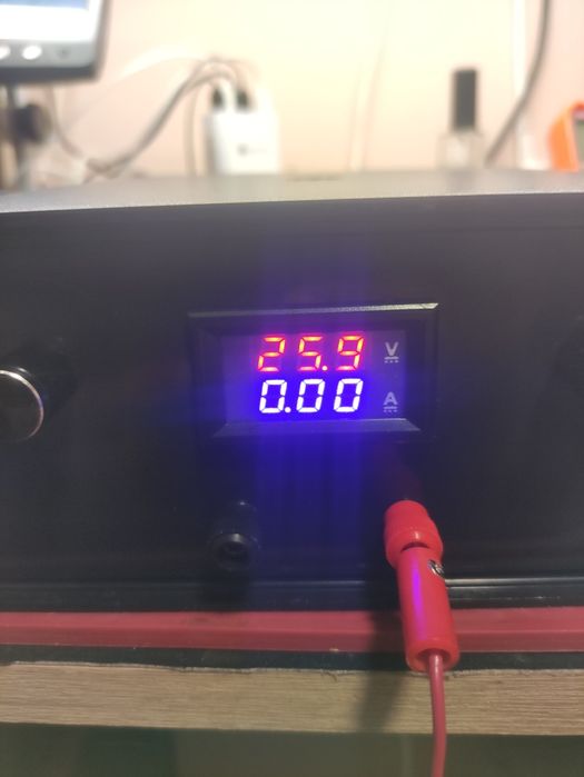 Лабораторно захранване