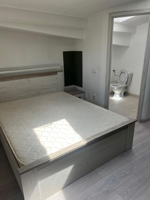 Inchiriez apartament zona Podu Ros