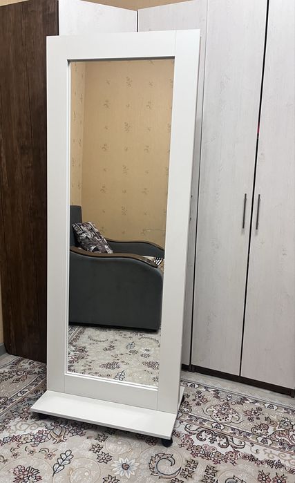 Зеркало напольное