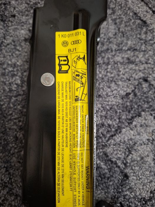 Cric și cheie roti vw