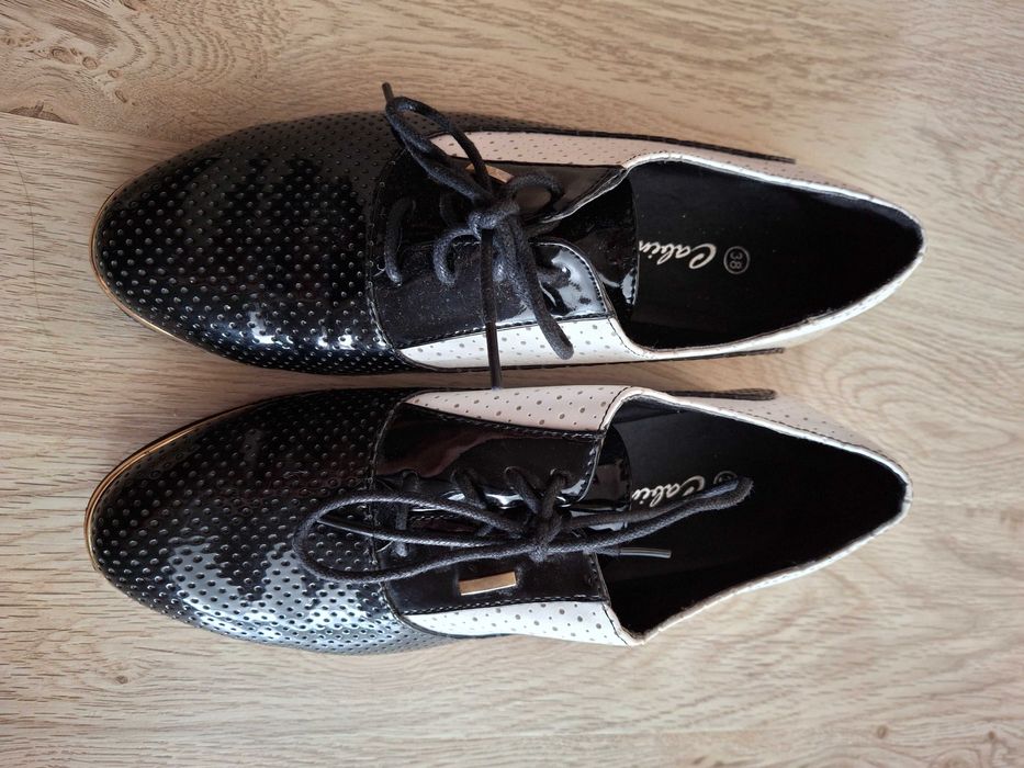 Дамски  затворени обувки