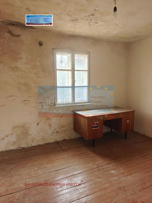 Къща в с. Лобош 157 м² и двор 990 м²