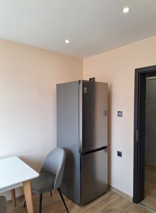 Дава се под наем Двустаен апартамент в София, Изток - 75 кв.м за 792 € - Снимка #2