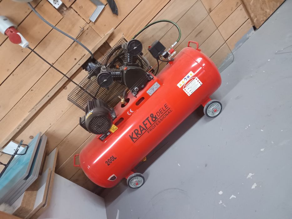 Compresor aer  200litri 380 alimentare curent