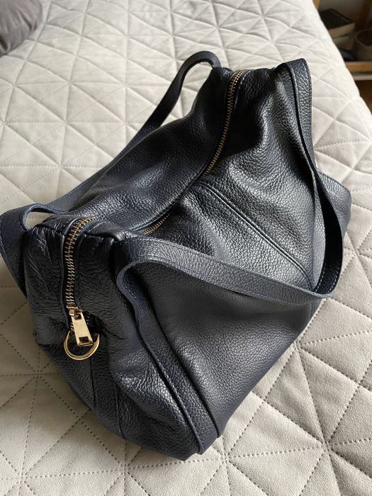 тъмносиня чанта естествена кожа