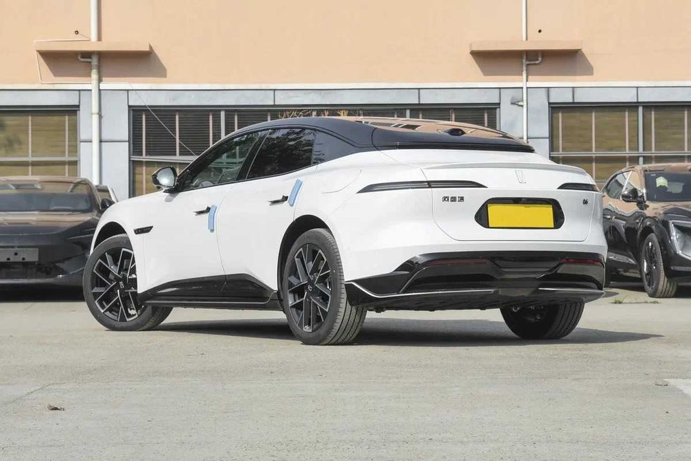 avatr 06                            .