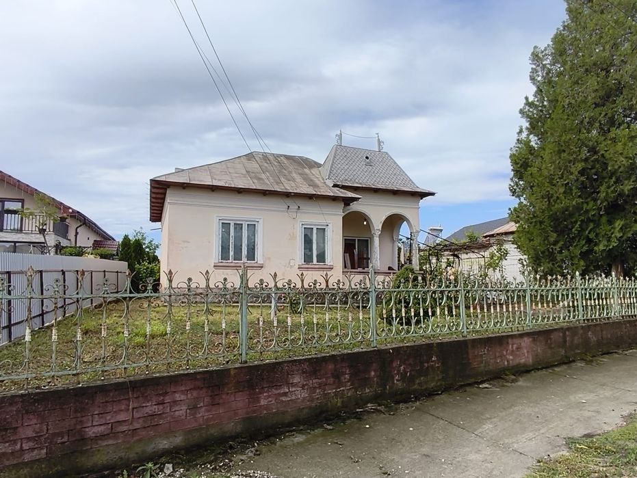 Casa de vanzare in comuna Coteana cu teren generos