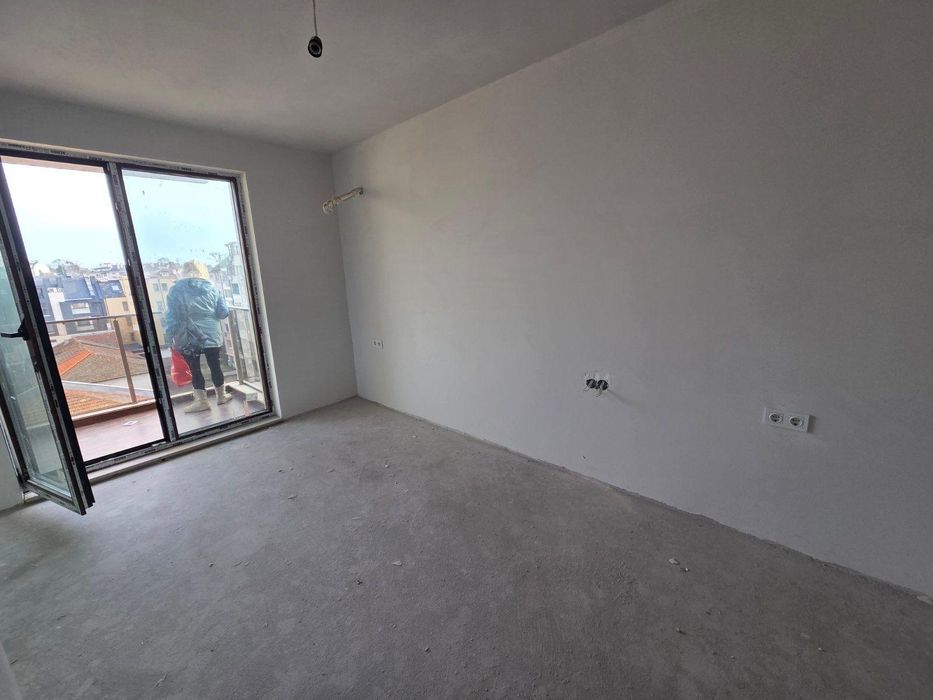 Продава се Тристаен апартамент в Бургас, Център - 100 кв.м за 1632 €/кв.м - Снимка #2