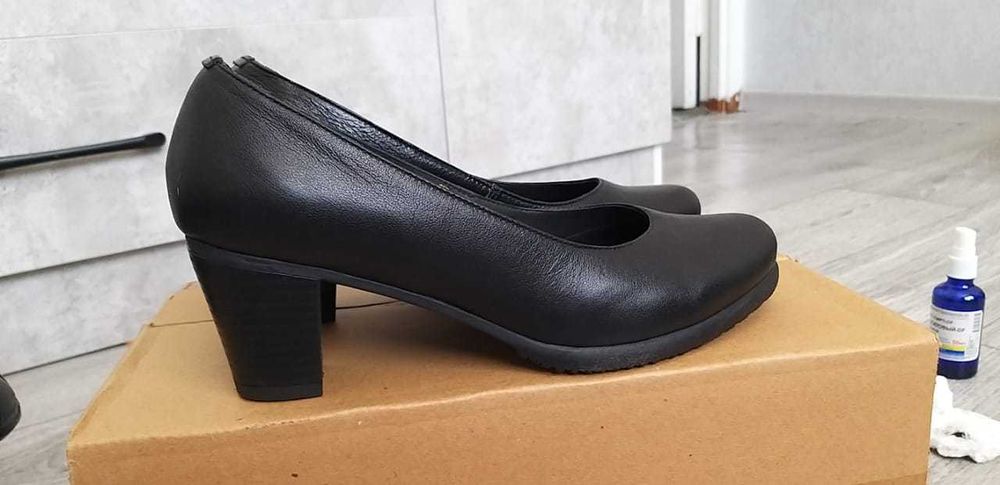 Женские туфли и сапоги