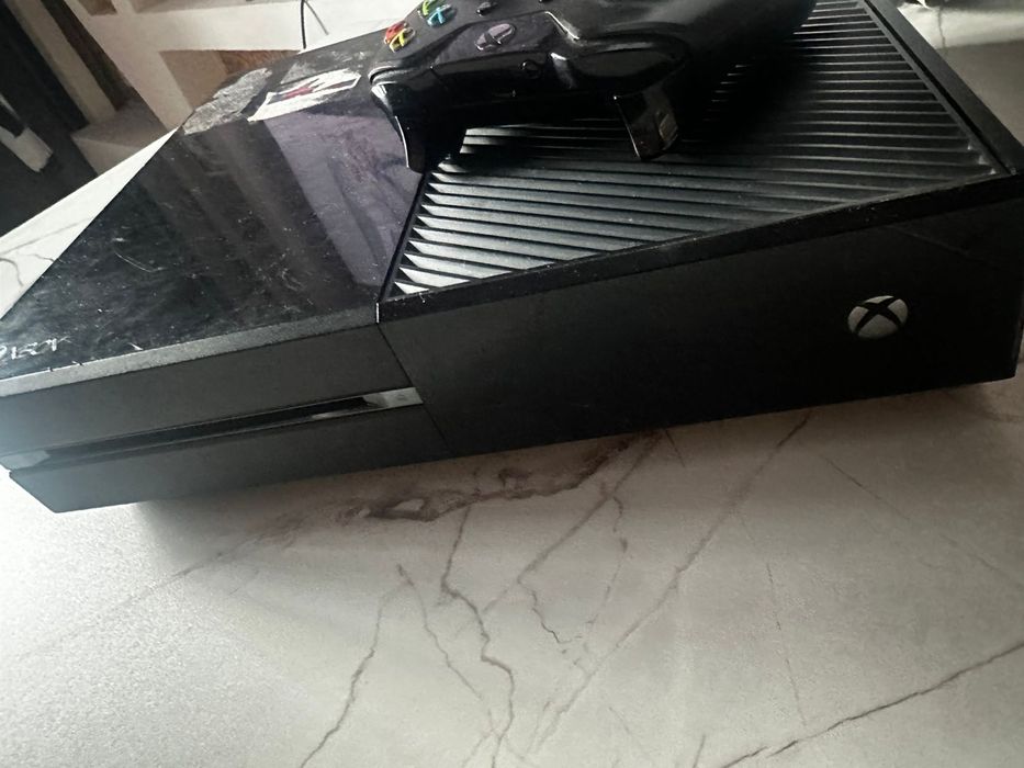 Xbox one 512 gb 1Джостик