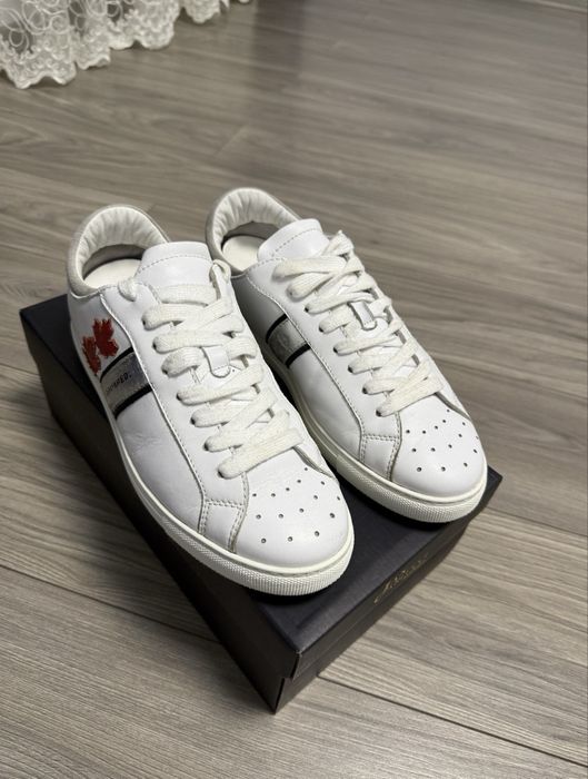 Adidasi dsquared