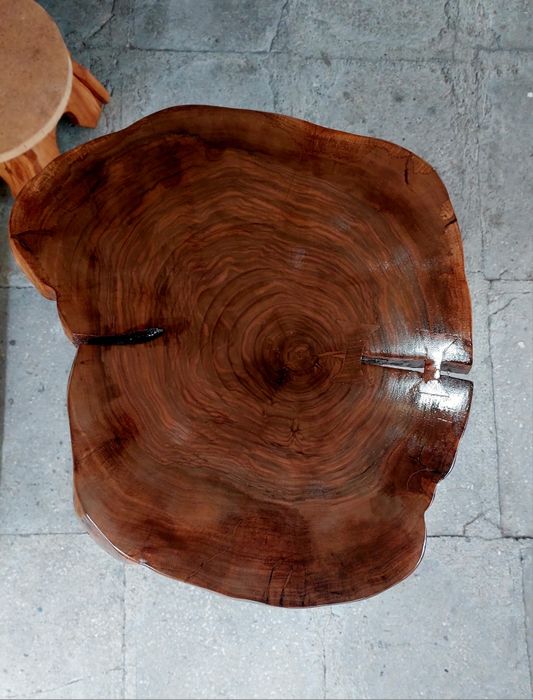 Масичка от дърво с железни крака