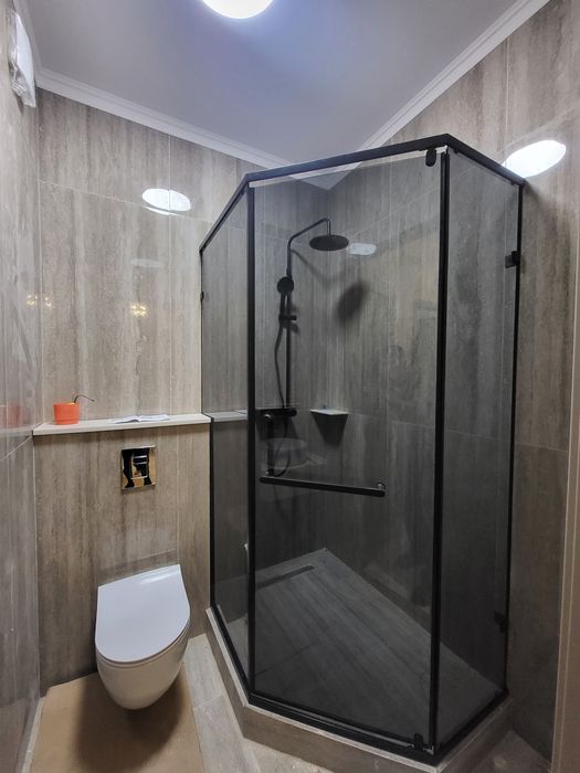 Душевой кабины, перегородки, зеркала