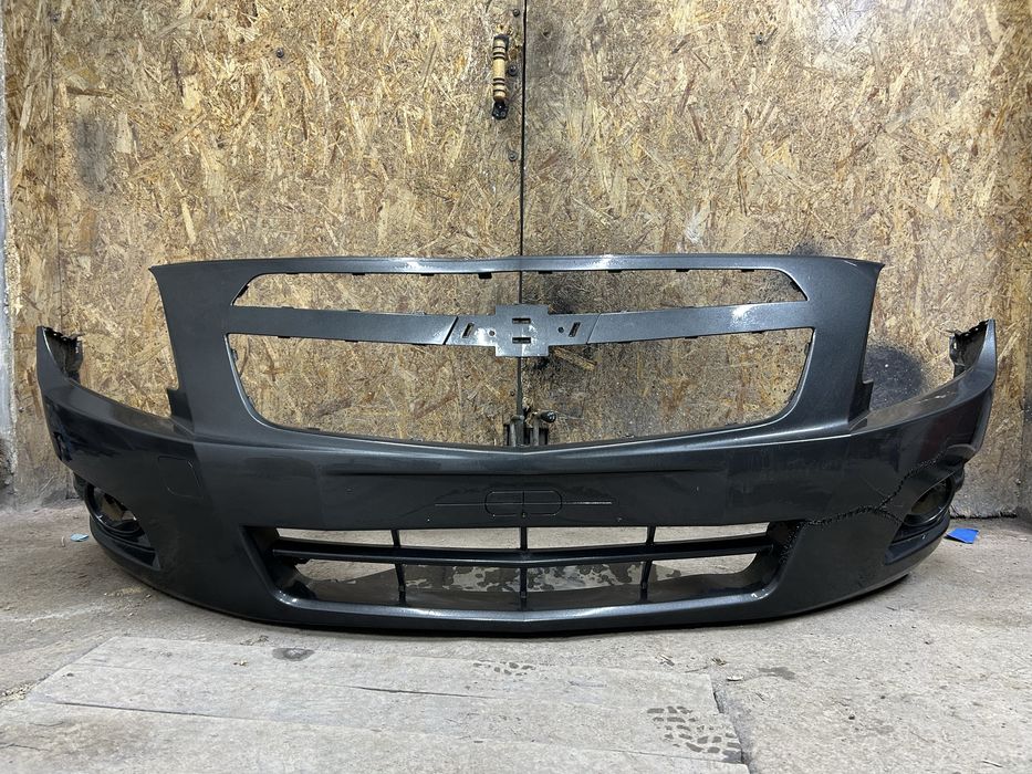 Продам бампер на кобальт