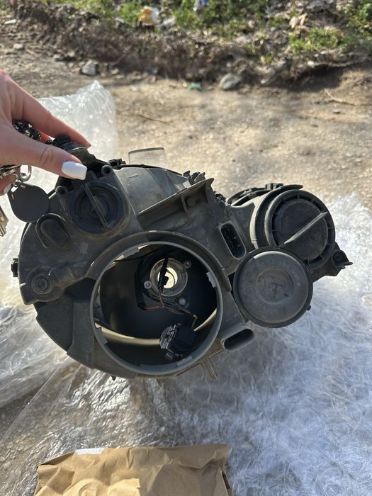 Два десни фара за Mercedes w203