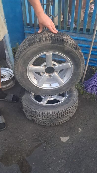 Продам два диска на ниву r16