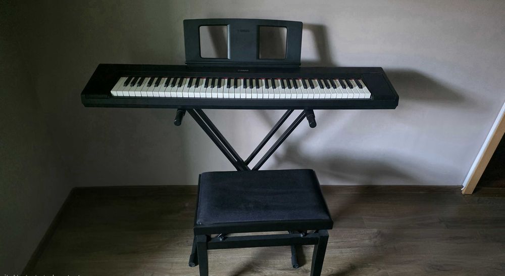 Vand pian Yamaha NP-35 Piaggero Black + stand + scaun