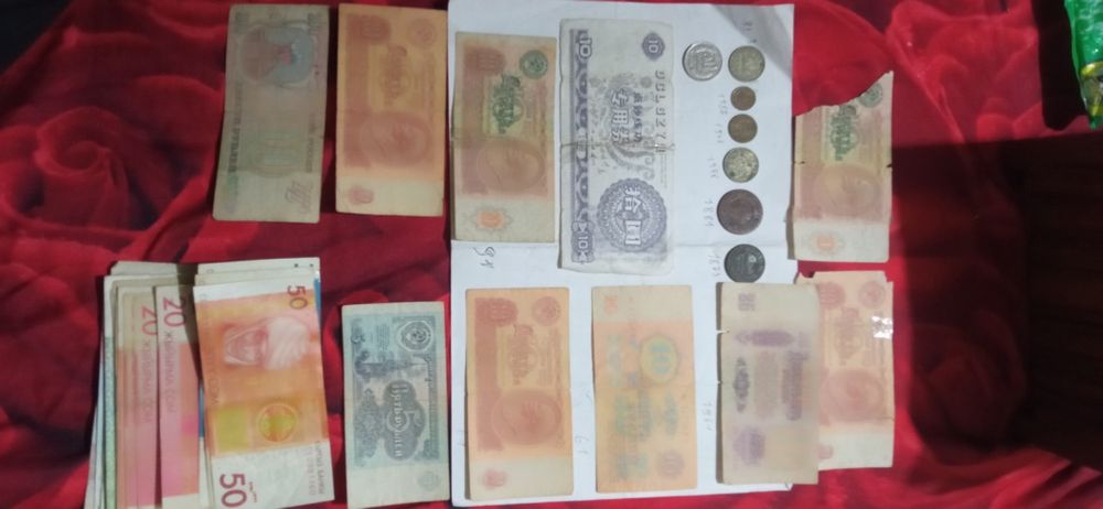 Коллекцион тангалар пуллар сотилади