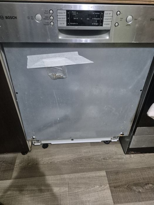 Vând mașina de vase defect.