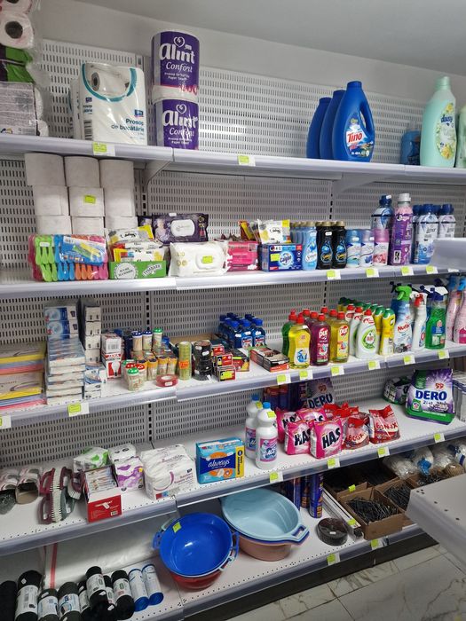 Vind rafturi metalice pentru magazin