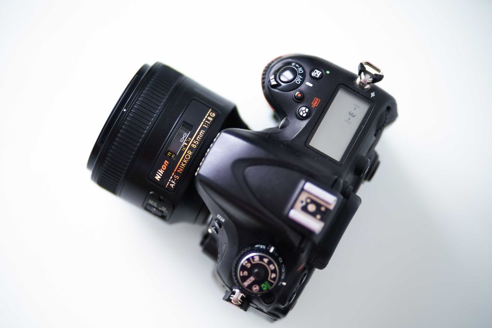 Vand sau schimb un obiectiv NIKON 85 mm f1.8 stare perfecta
