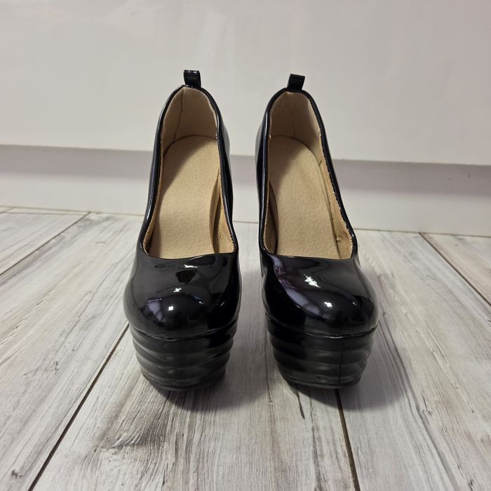 Жестоки лачени обувки, номер 34