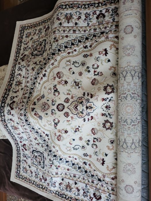 Продаются ковры в количестве 2 шт.