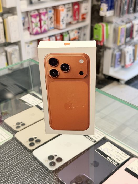 Apple iPhone 17 Pro 256GB Cosmic Orange Чисто Нов!