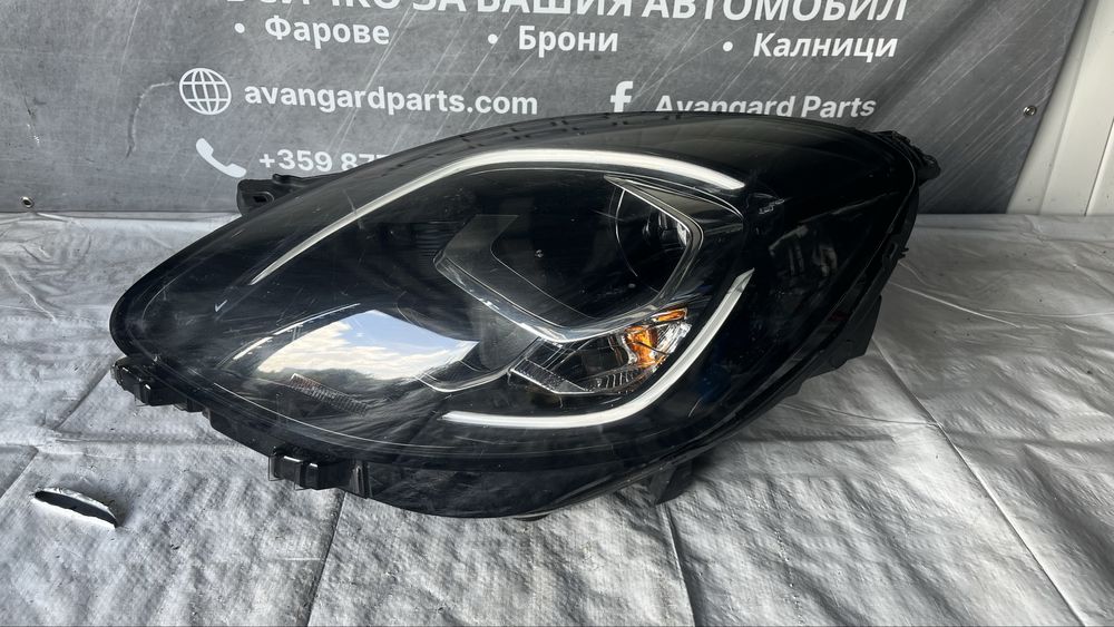 2 броя ляв и 1 брой десен фар Ford Puma