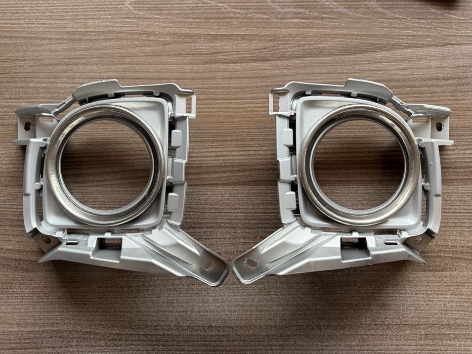 Накладки на противотуманки Toyota Land Cruiser 200 с 2012 по 2015