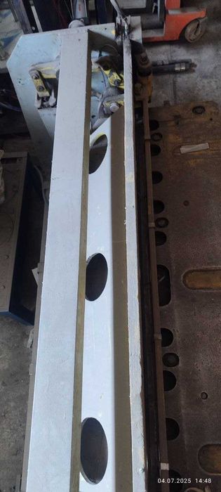 Гильотинные пневматические ножницы по металлу