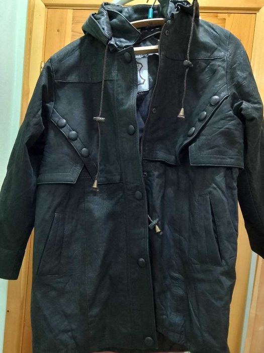 куртка женская кожаная новая с отстегивающимися капюшоном и подкладкой