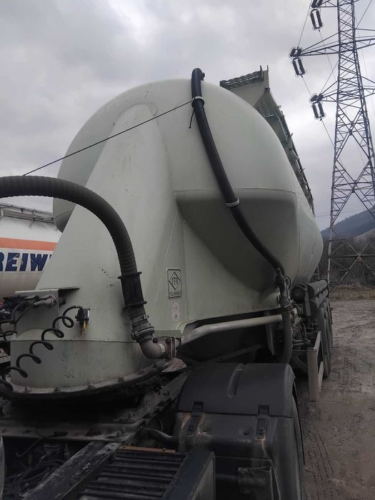 Semiremorcă Siloz Feldbinder 35 mc (Ciment) - Stare tehnică optimă / Gata de exploatare