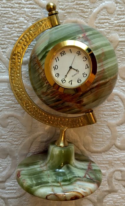 Стилен часовник ОНИКС