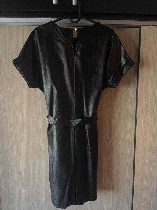 O rochie de zi scurta, marimea 38