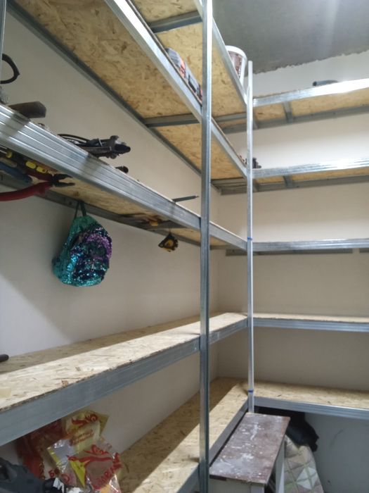 Продам полки в кладовую