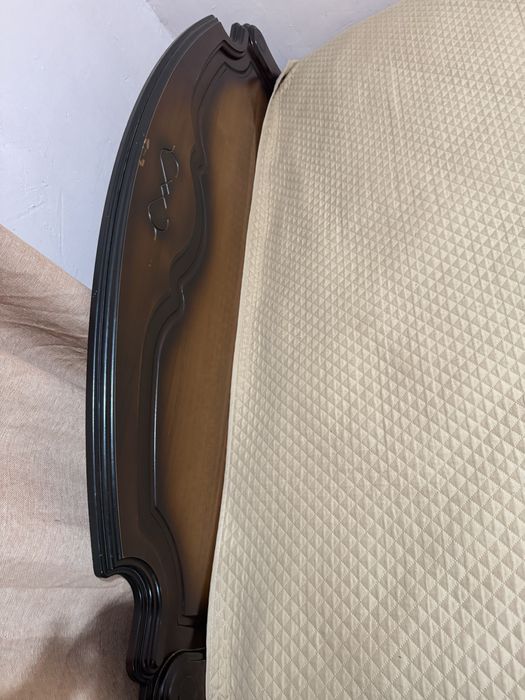 Шкаф для одежды и кровать