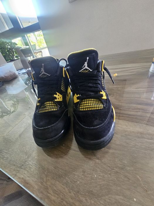 Jordain Air 4 retro "Thunder" (2023)
