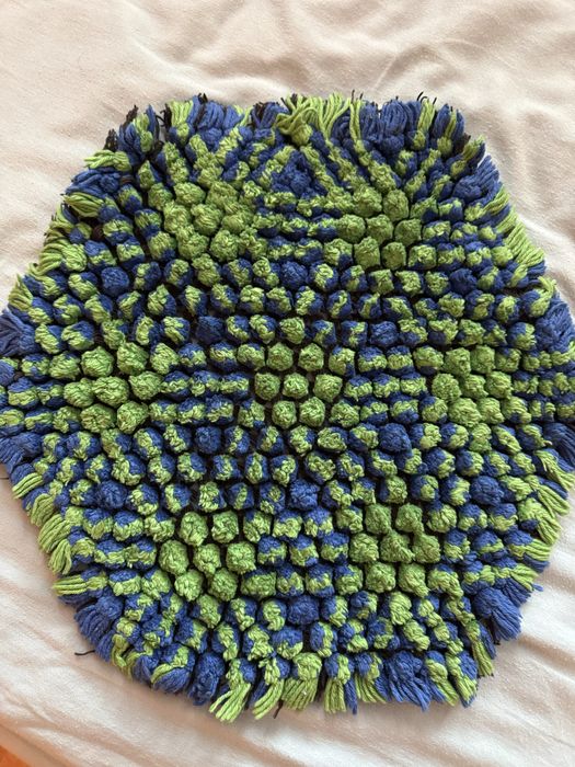 Продавам битови покривки, карета, и пантофки