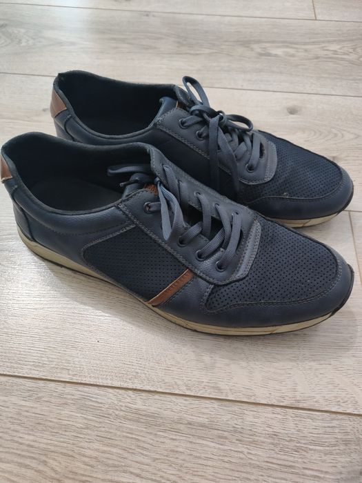 Продам кроссовки в стиле casual