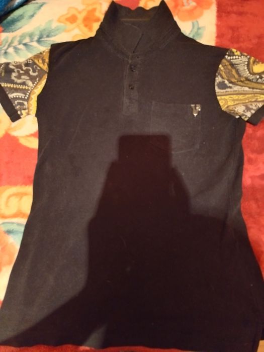 Vînd tricou versace  jeans original