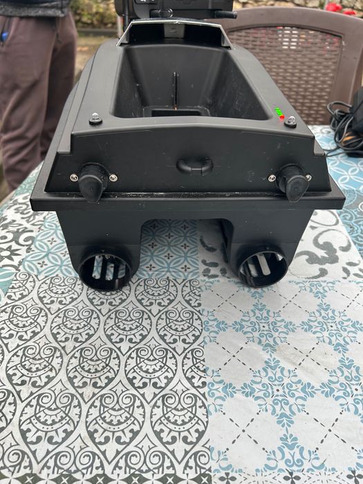 Лодка за захранка FlyTec V030 с GPS 180 точков