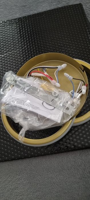 Vând plafoniera LED