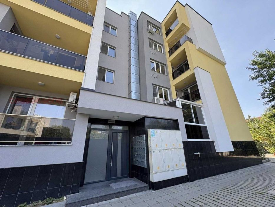 Продава се Двустаен апартамент в Пловдив, Христо Смирненски - 70 кв.м за 2715 €/кв.м - Снимка #2