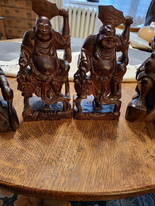 Ръчноизработени фигури от махагон