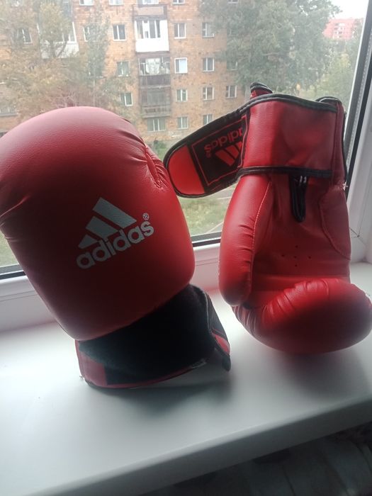 Продам шлем и перчатки