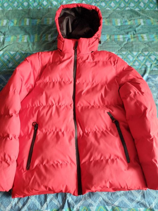 Мъжко зимно яке.Цвят червено.
