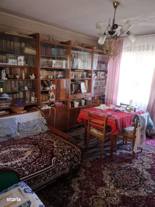 Apartament 73mp cu 3 camere decomandat, 1 Mai vizavi de Spitalul Nr 1