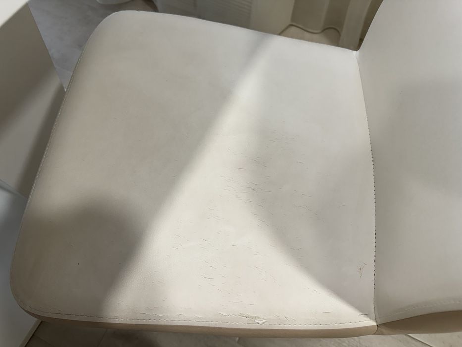 Трапезна маса със столове